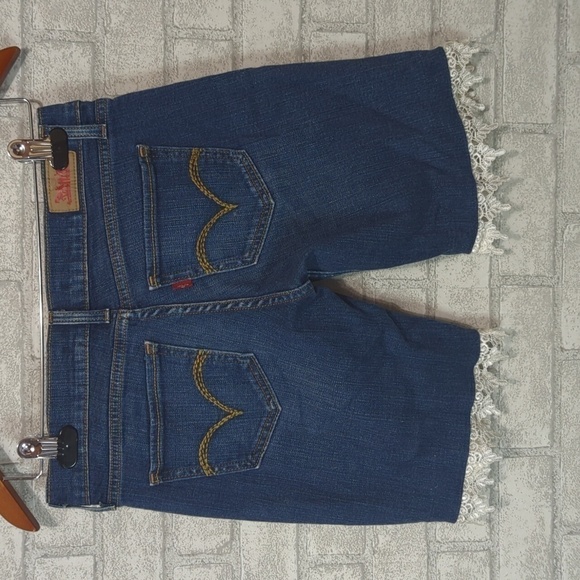 Levi's 524 Too Superlow Bermuda Jean Shorts Crochet Hem Size 26 - Picture 2 of 5